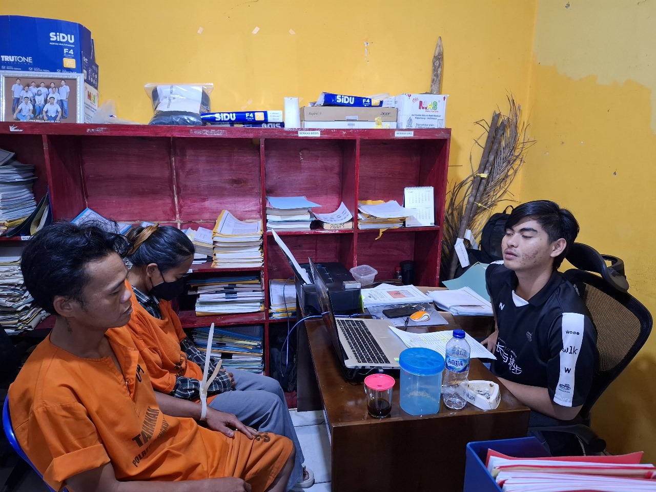 Pasutri di Bengkulu Utara Digelandang Polisi Usai Habiskan Dana Jemaah Umroh untuk Judi Online