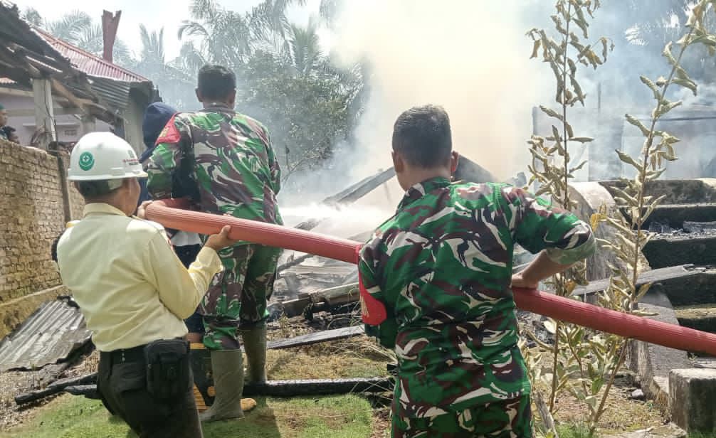 Kebakaran di Mukomuko, Dua Rumah Warga Air Bikuk Ludes Dilalap Api