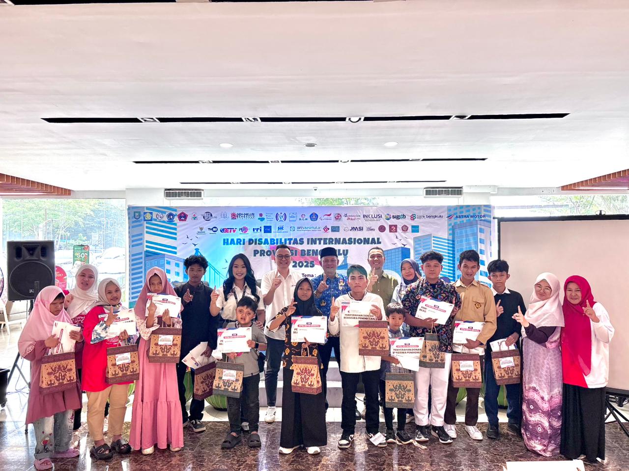 Astra Motor Bengkulu Salurkan Beasiswa untuk Siswa Disabilitas di Momen Hari Disabilitas Internasional