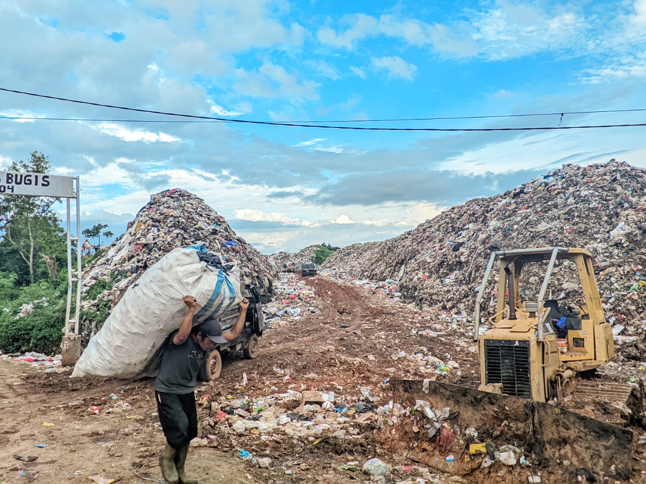 DLH Kota Bengkulu Pilih Sewa Alat Berat untuk Optimalkan TPA Air Sebakul