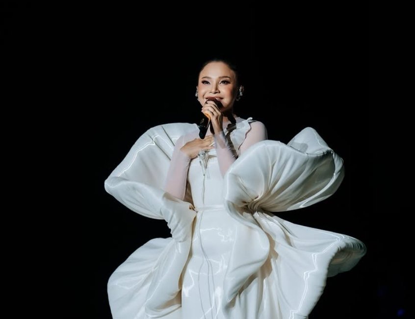 Rossa Pukau 10.000 Penonton Malaysia Lewat Konser 'Here I Am', Duet Bareng Siti Nurhaliza Bikin Haru