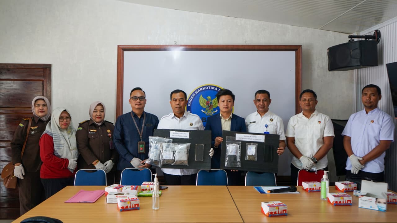 BNNP Bengkulu Musnahkan Ratusan Gram Ganja, Dua Pemuda Terancam Hukuman Berat