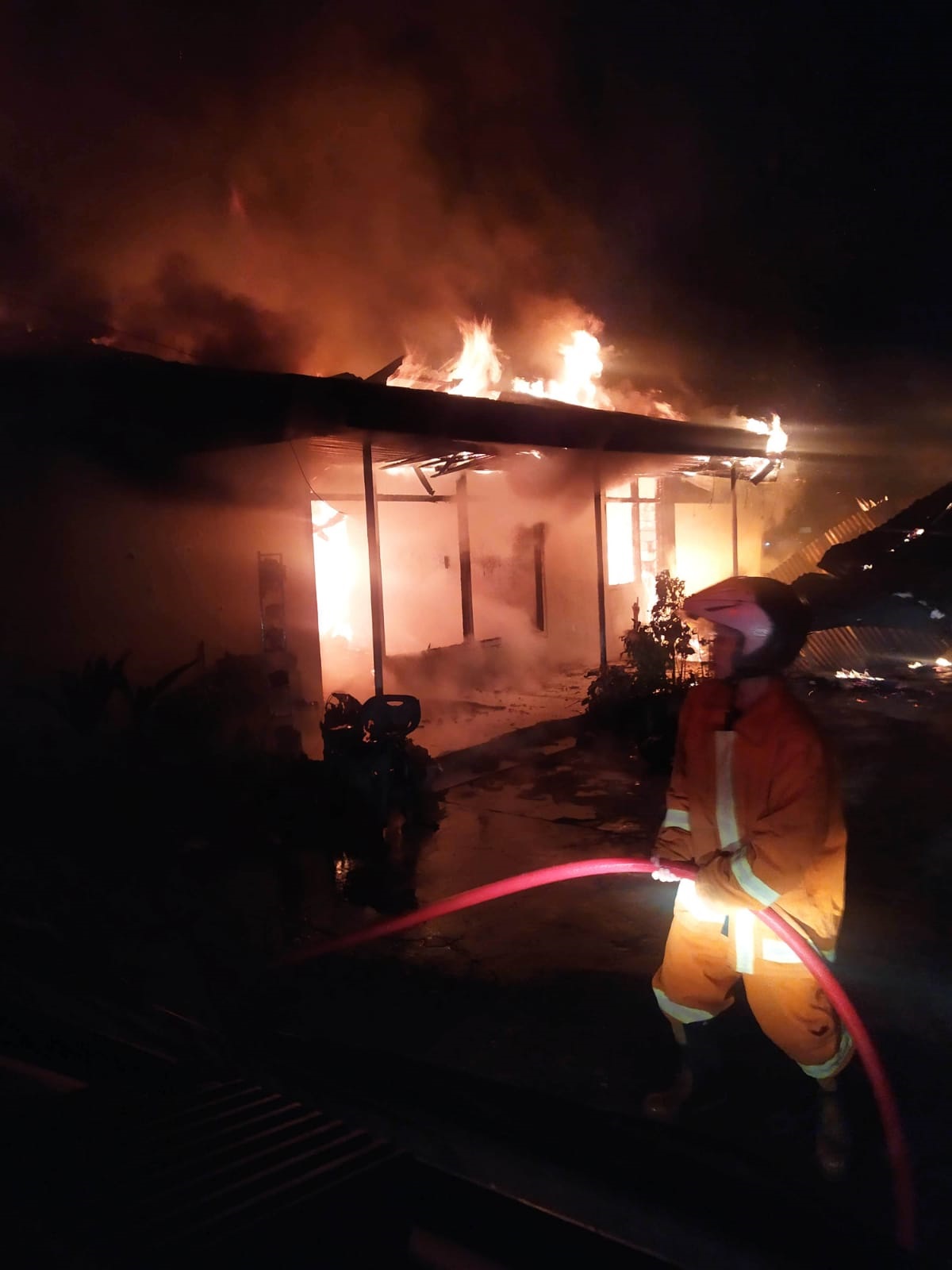 Dini Hari, Rumah Tukang Kerupuk di Rejang Lebong Ludes Terbakar, Kerugian Ditaksir Rp300 Juta