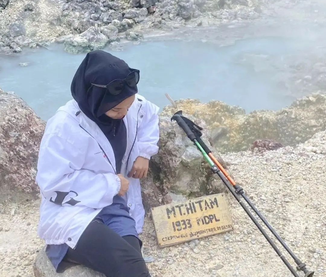 Menaklukkan Bukit Hitam 1933 Mdpl, Destinasi Wisata Pendakian Menawan di Kabupaten Kepahiang