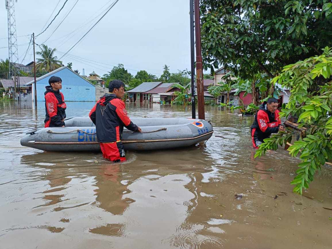 Hujan Deras Semalam, Banjir Rendam Kota Bengkulu hingga Setinggi Lutut, Ini Titik Terdampak