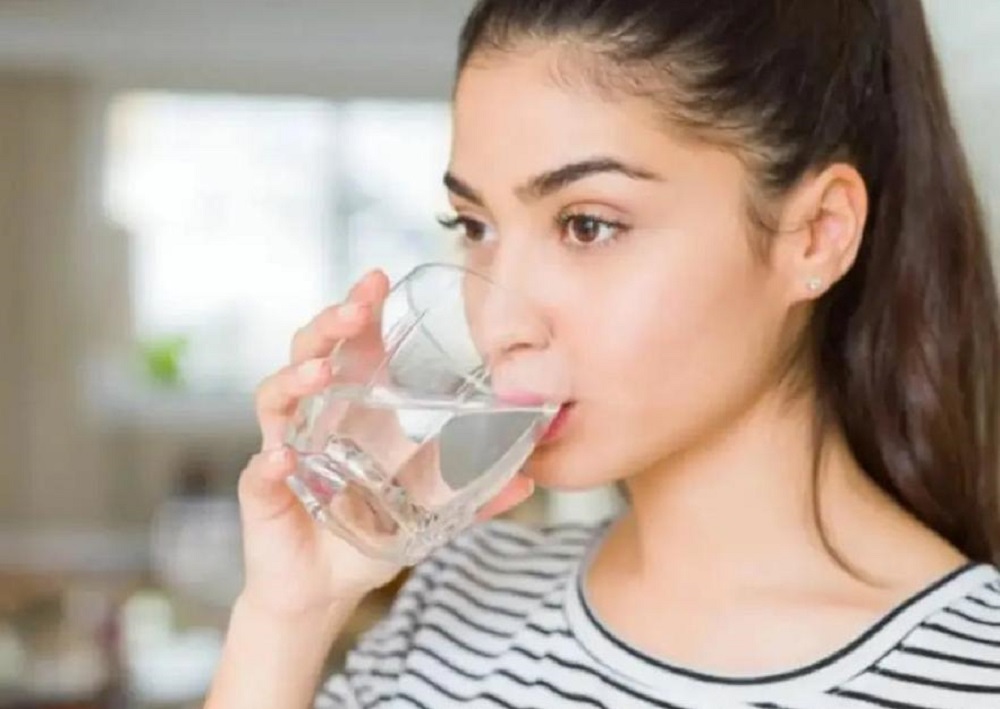 5 Manfaat Minum Air Putih Sebelum Tidur, Tingkatkan Kualitas Tidur Hingga Redakan Flu