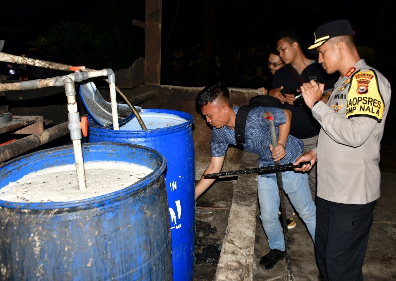 Polres Rejang Lebong dan Pemkab Sita Belasan Jerigen Miras Lokal dan Pabrikan di Operasi Pekat