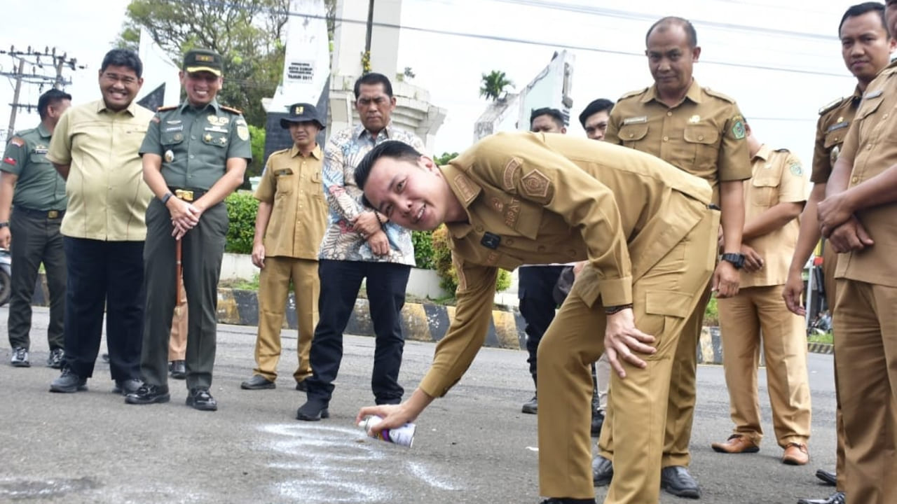 Tetapkan Titik Nol Pekerjaan Rekonstruksi Jalan Sukowati, Bupati Fikri: Langkah Awal Perbaikan Infrastruktur