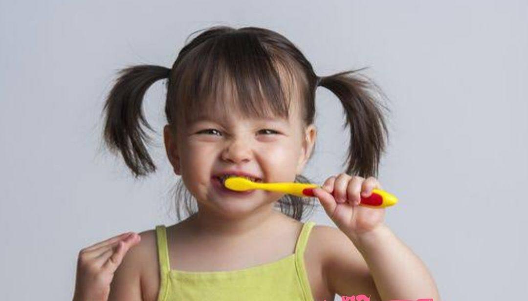 Manfaat dan Tips Mengajarkan Anak Menyikat Gigi Sejak Dini