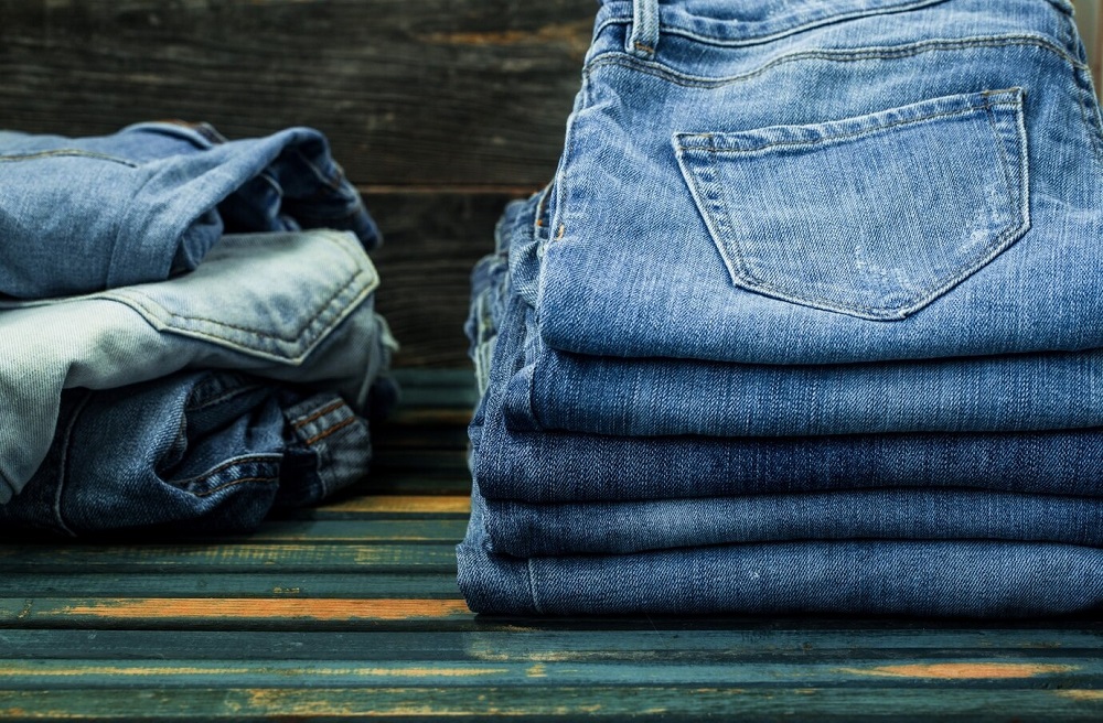 Jangan Cuci Terlalu Sering, Begini Cara Merawat Celana Jeans Agar Tidak Cepat Pudar