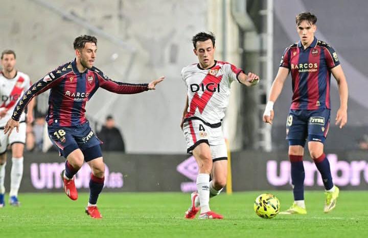 Tampil dengan 10 Pemain, Rayo Vallecano Paksa Levante Berbagi Angka