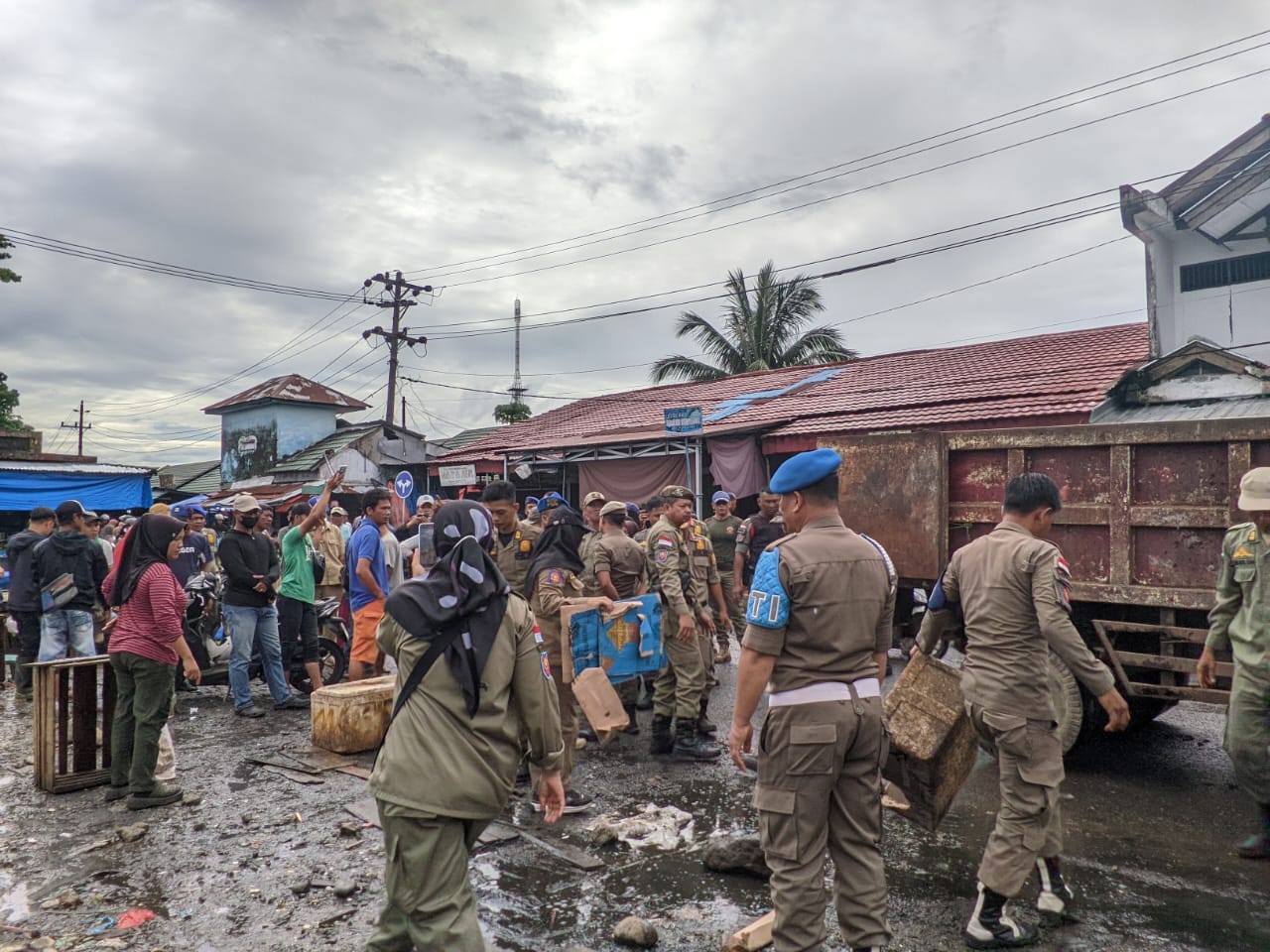 Satpol PP Kembali Tertibkan PKL di Pasar Minggu, Pedagang Diminta Patuhi Aturan
