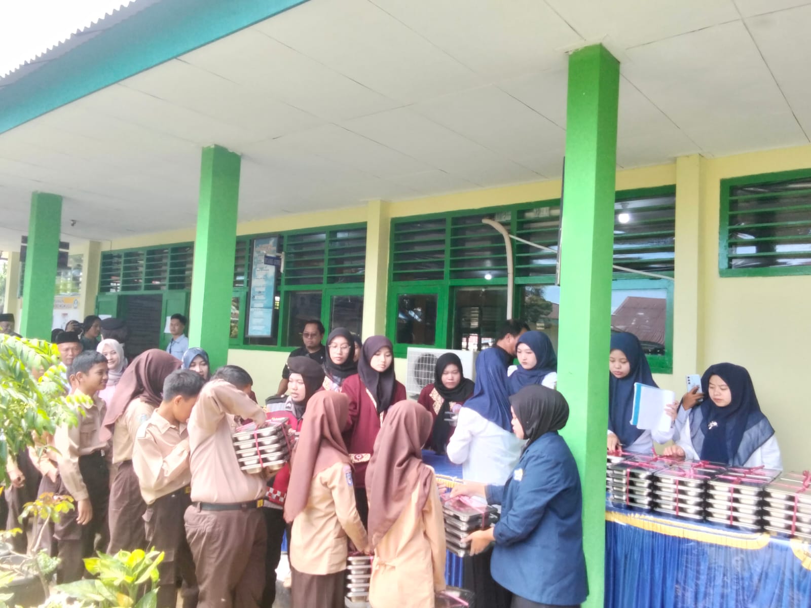 Selama Libur Sekolah, Makan Bergizi Gratis di Bengkulu Diambil Dua Kali Seminggu