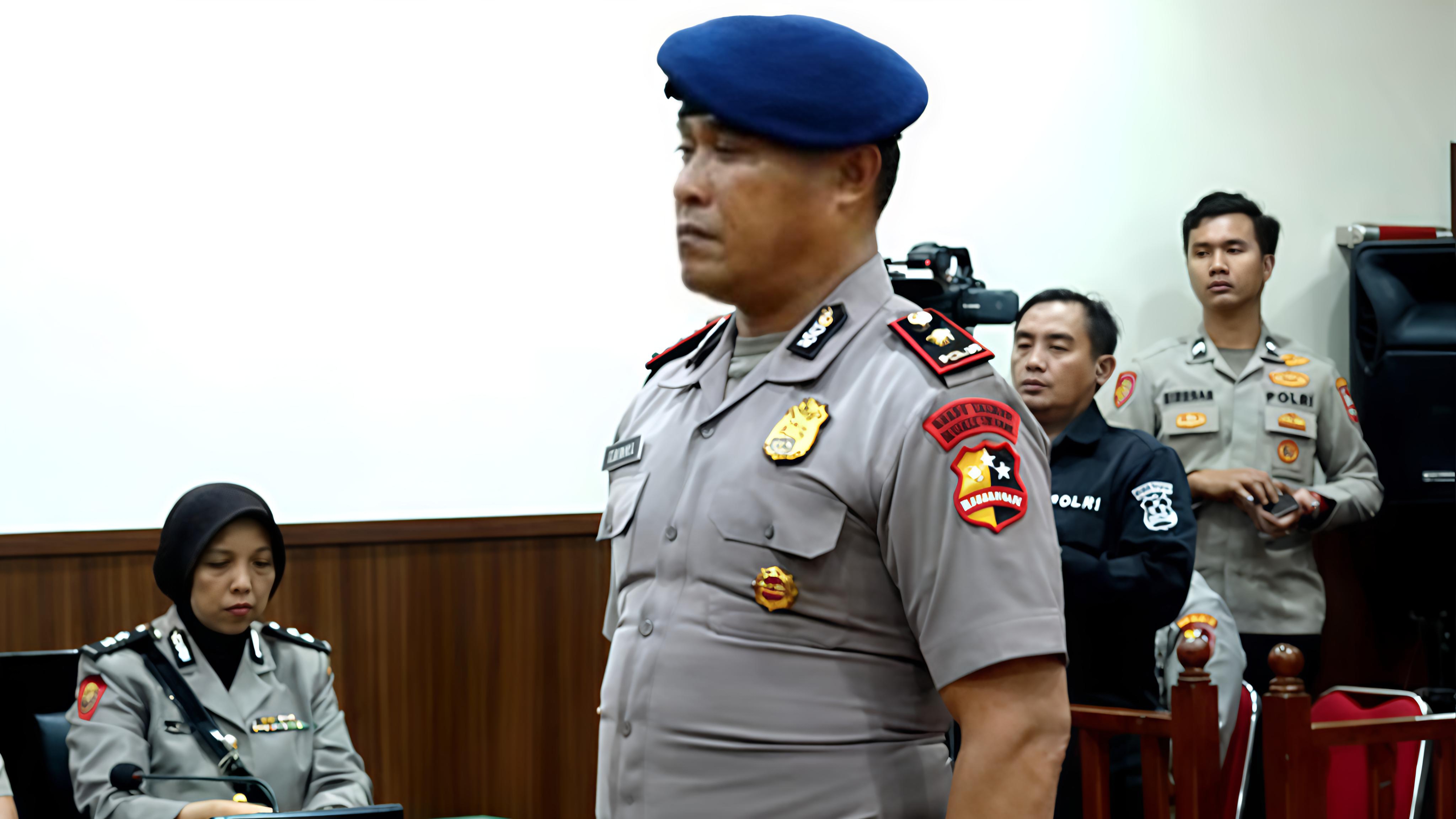 Tangis Kompol Cosmas Pecah di Sidang Etik, Dipecat Tak Hormat Usai Kasus Ojol Tewas Dilindas Kendaraan Brimob