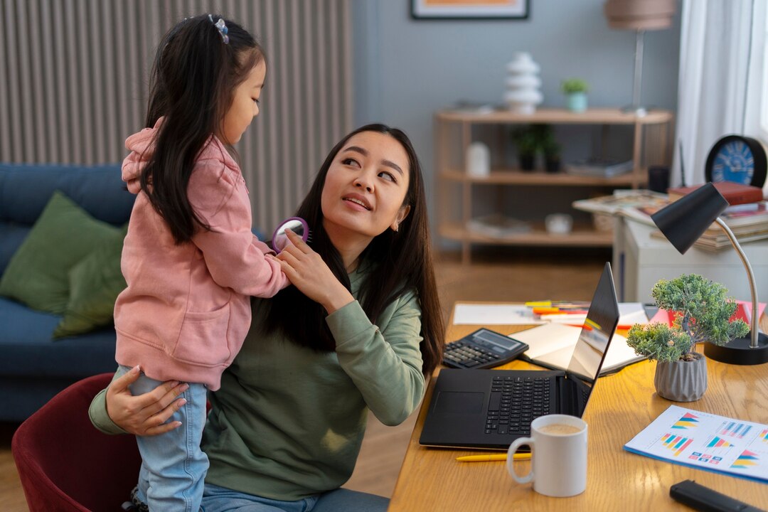 6 Tips Menjaga Kesehatan Mental Ibu Pekerja, Bahagia dan Produktif 