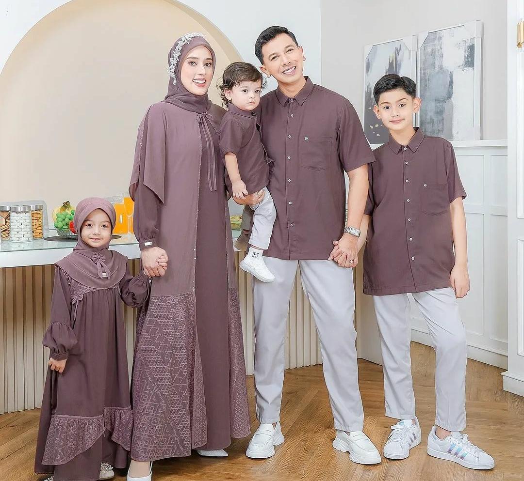 7 Trend Warna Baju Lebaran 2024 yang Cocok untuk Seragam Keluarga