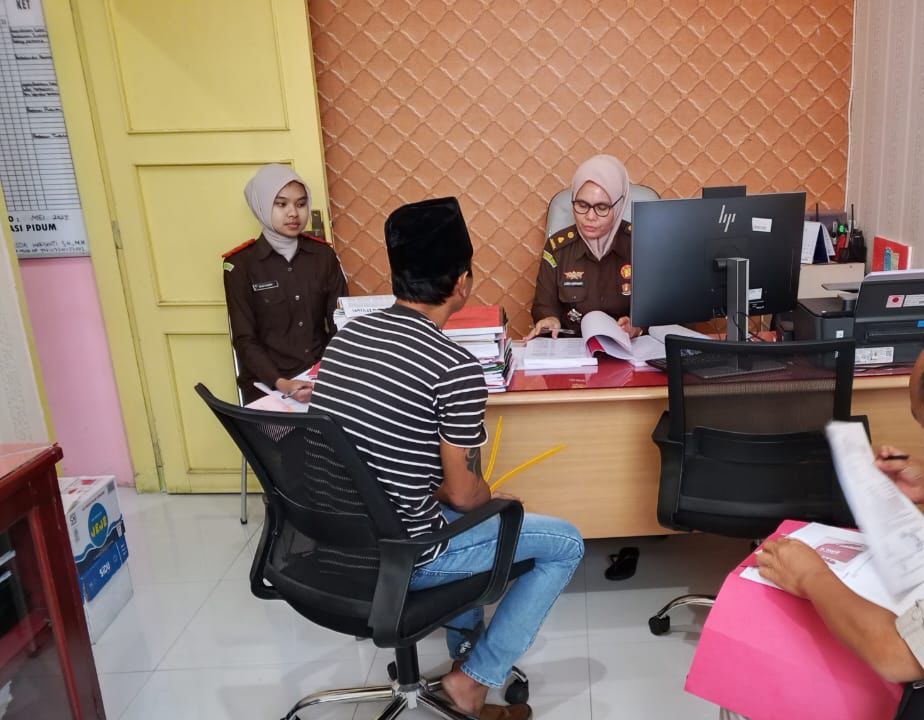 Berkas Lengkap, Polisi Limpahkan Tersangka Pencuri Ternak Lintas Kabupaten ke Kejaksaan Mukomuko