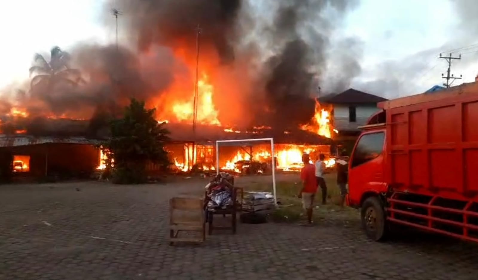 BREAKING NEWS: Jelang Buka Puasa Terjadi Kebakaran di Unit 1 Terminal Padang Jaya, 5 Bangunan Hangus Terbakar