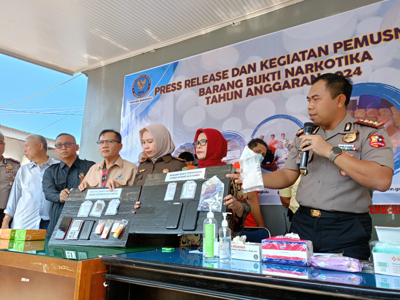 BNNP Bengkulu Musnahkan Barang Bukti Sabu dari 2 Pengedar Narkotika Jaringan Lintas Provinsi 