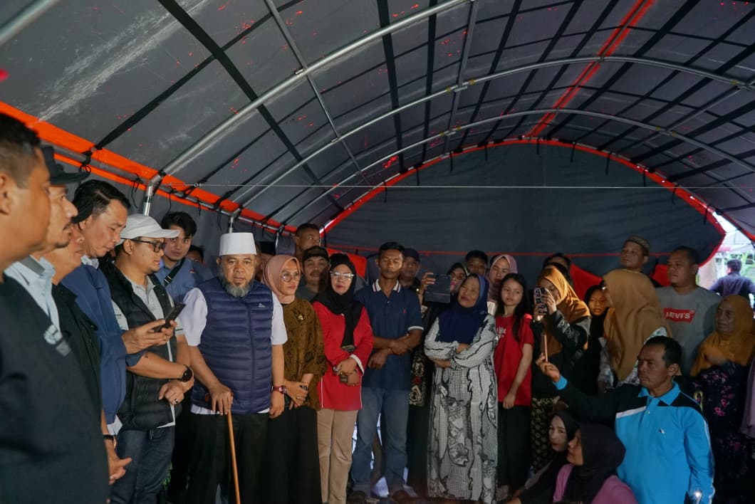 Gubernur Helmi Hasan Terjun Langsung ke Lokasi Abrasi Batang Anai, Salurkan Bantuan untuk Warga Sumbar