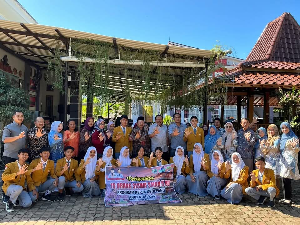 Wagub Mian Lepas 15 Siswa Bengkulu Utara Magang ke Jepang, Janjikan Paspor Gratis