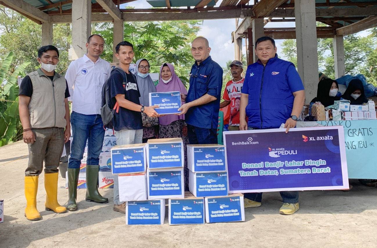 XL Axiata Peduli Salurkan Bantuan untuk Korban Banjir Lahar Dingin Gunung Marapi di Sumatera Barat