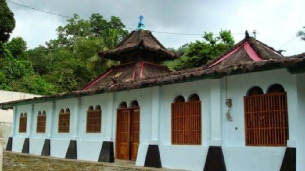 Berdiri 2 Abad Sebelum Masa Wali Songo: Masjid Saka Tertua di Nusantara