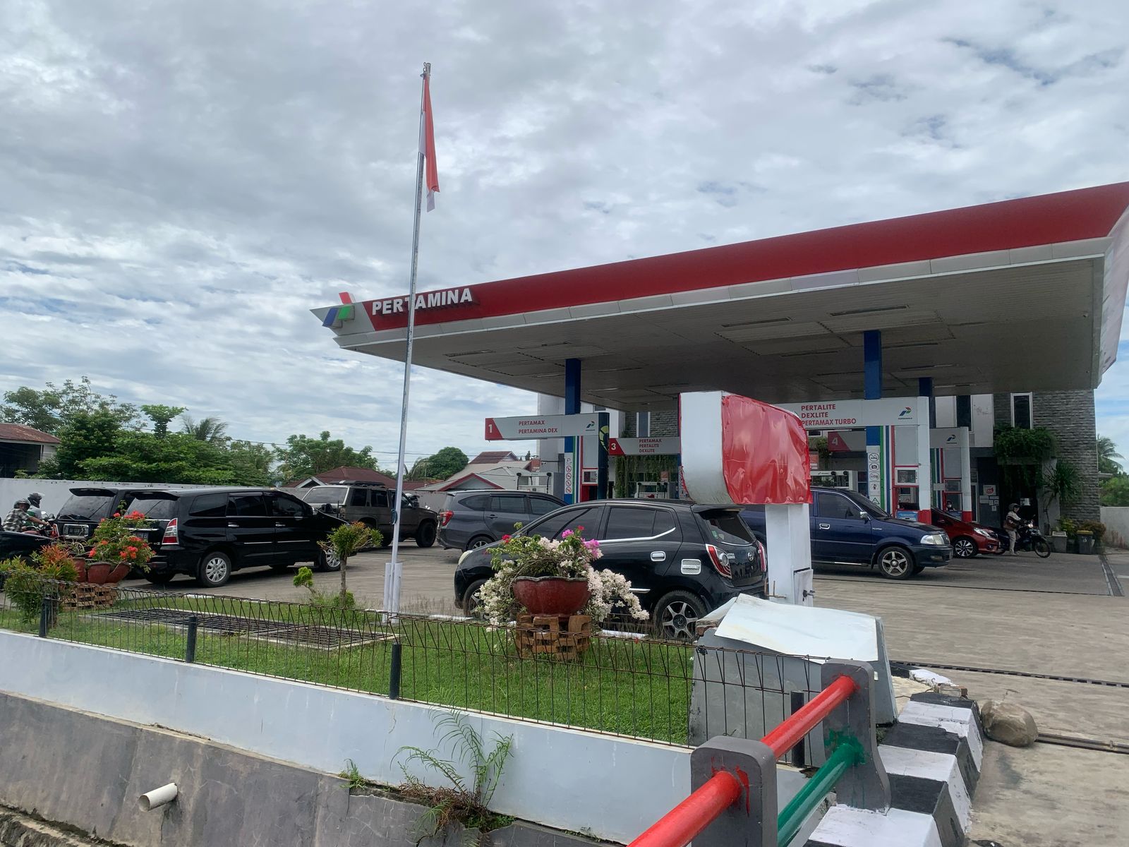 Warga Bengkulu Keluhkan Antrean Panjang di SPBU, Harapkan Tindakan Cepat dari Pemerintah