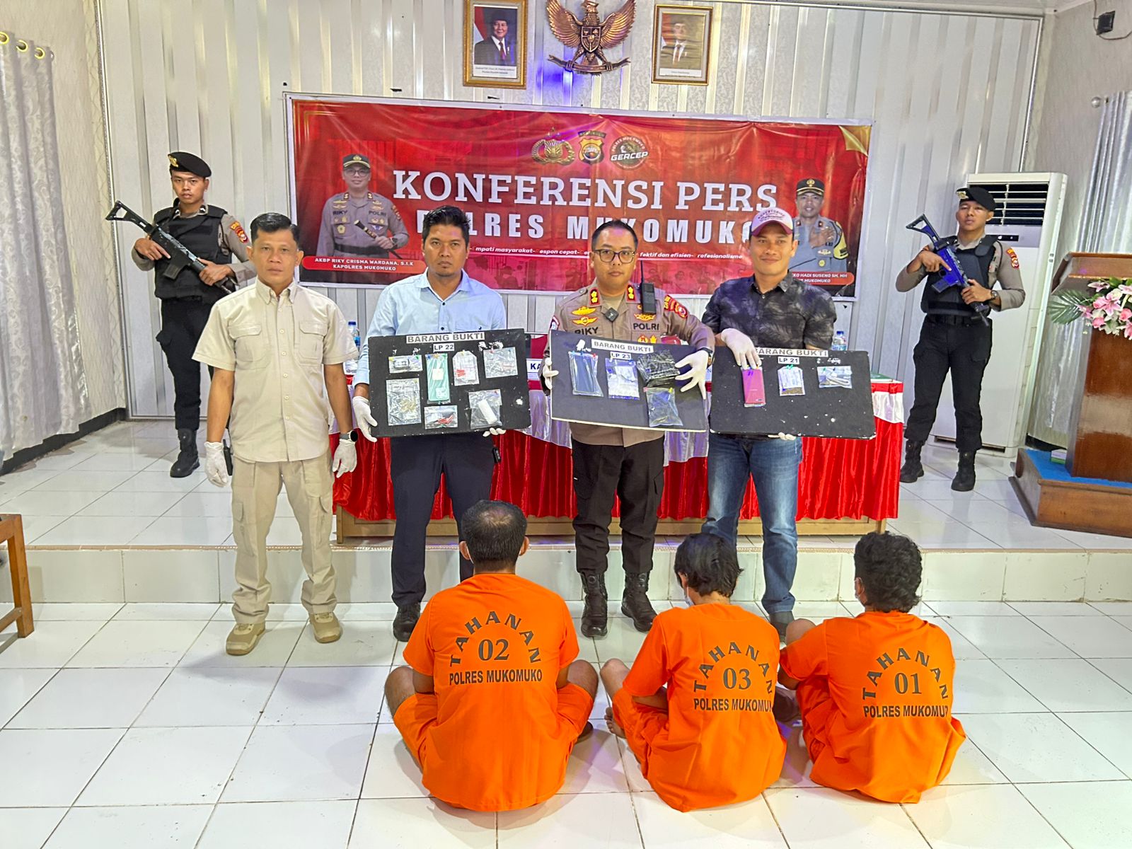 Polres Mukomuko Ringkus 3 Pengedar Narkoba, Barang Bukti Sabu Capai 45,42 Gram