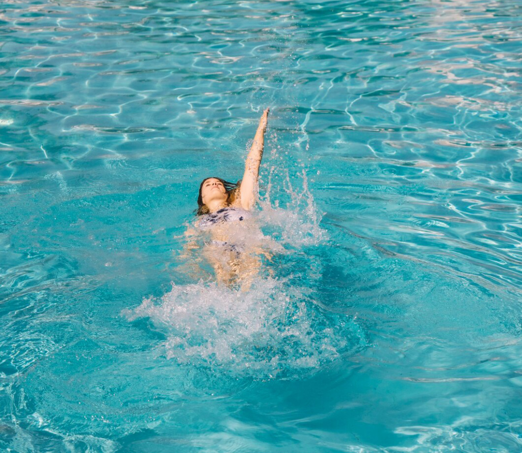 Luar Biasa! Berikut Ini Adalah Manfaat Berenang bagi Ibu Hamil, Bisa Mengurangi Pembengkakan