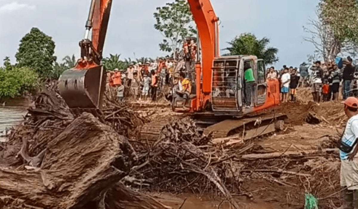 Update! Pencarian ASN Mukomuko yang Hilang di Sungai Batang Selaut Sumbar Menggunakan Alat Berat