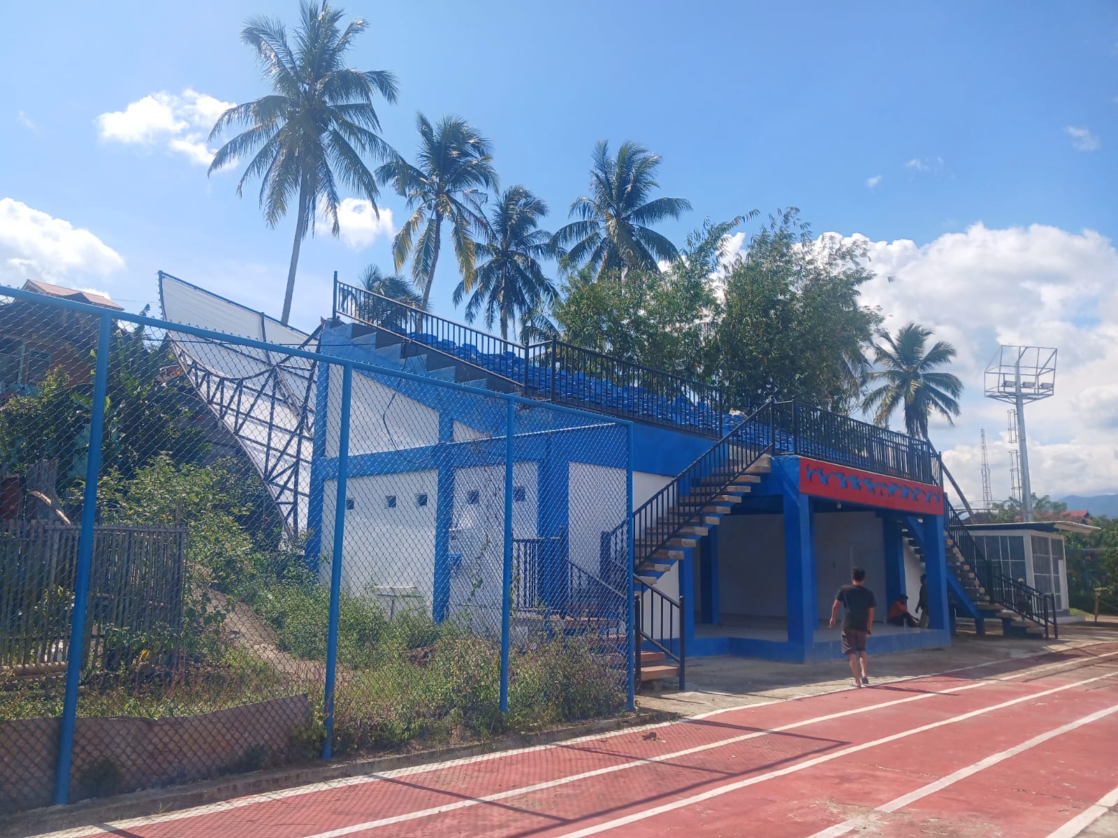 Atap Tribun Sport Center Lapangan Hatta Ambruk, Warga Lebong Terkejut: Proyek Rp5 Miliar Belum Diserahterimaka