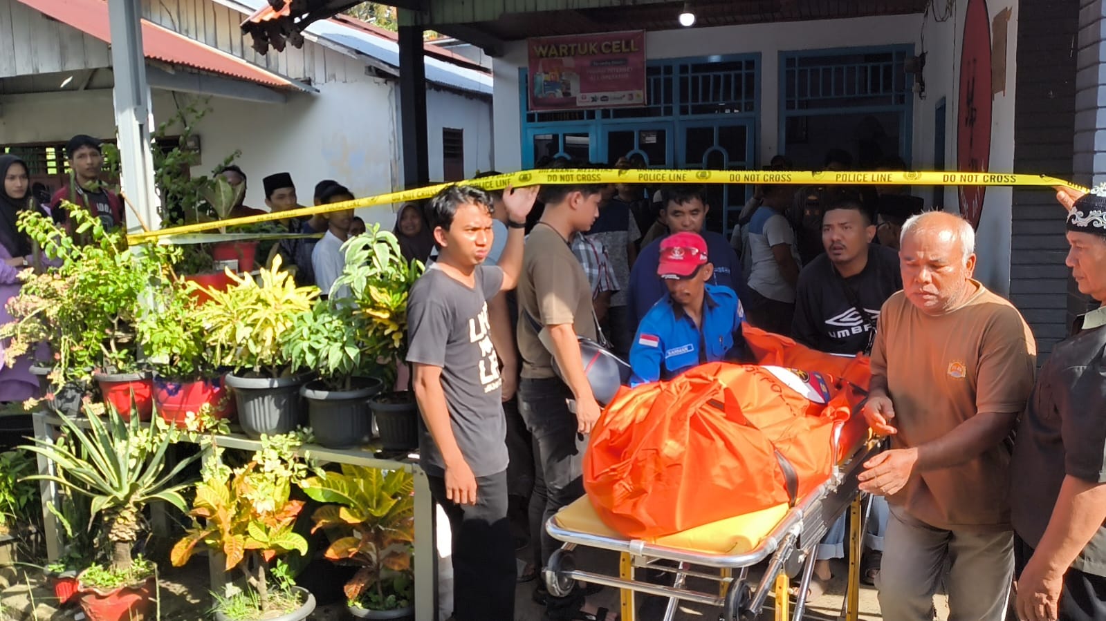 Polisi Temukan Senjata Tajam di TKP, Penyebab Kematian Pria 60 Tahun di Kamar Mandi Masih Didalami