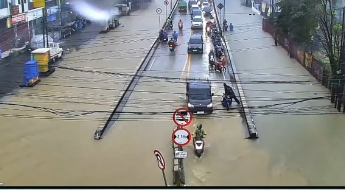 Hujan Deras Lumpuhkan Samarinda, Sekolah dan Jalan Terendam Banjir