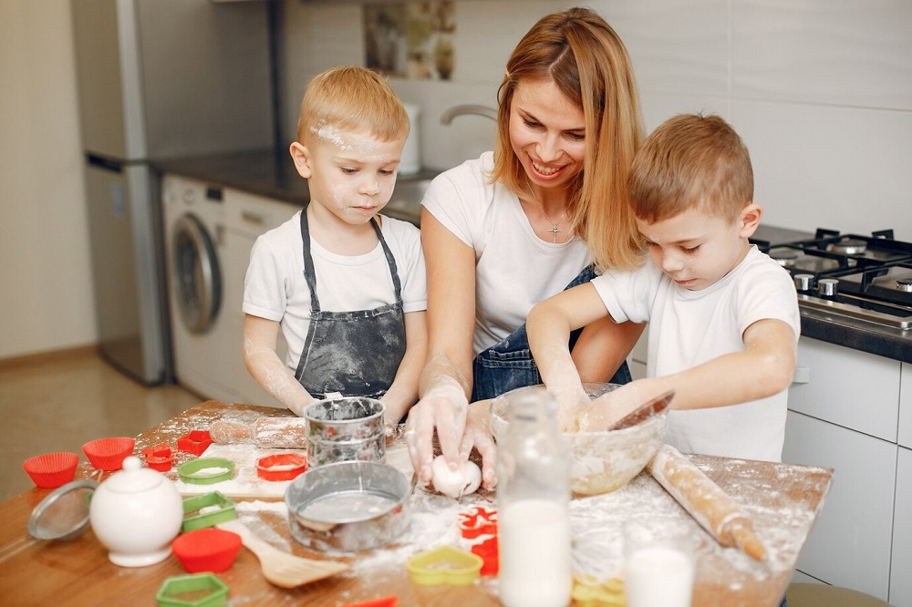 Aktivitas Memasak Bersama Anak Bisa Meningkatkan Kreatifitas, Berikut 10 Manfaat Lainnya