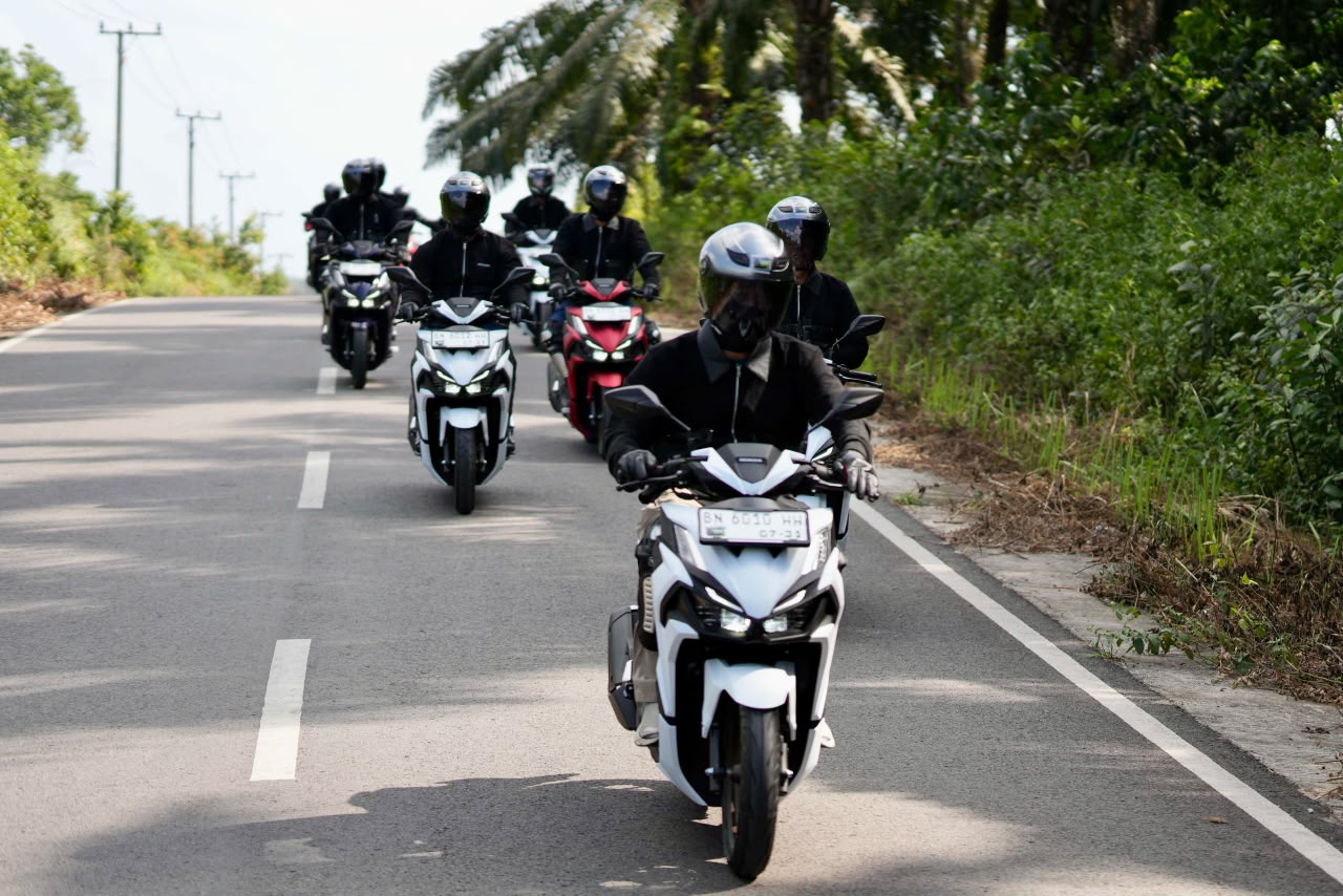 Tips Aman Berkendara Motor Saat Hujan Abu Vulkanik, Jangan Paksa Perjalanan