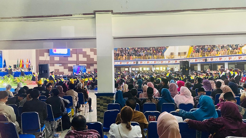 Wisuda ke-111 UNIB: 1.534 Lulusan Resmi Dikukuhkan, Penuh Kisah Inspiratif