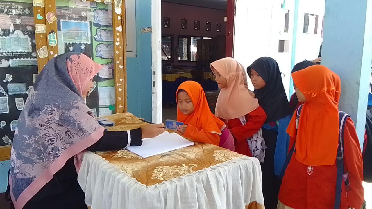 Jemput Bola Hingga SD, Dukcapil Bengkulu Pastikan Seluruh Anak Miliki KIA