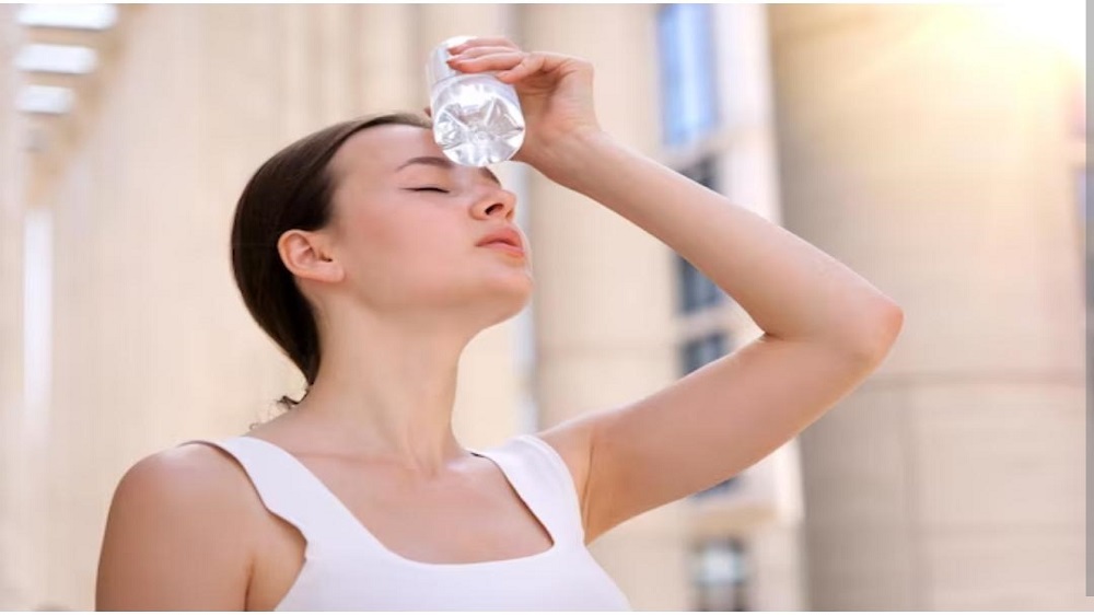 4 Tips Mengatasi Dehidrasi Berat Saat Cuaca Panas