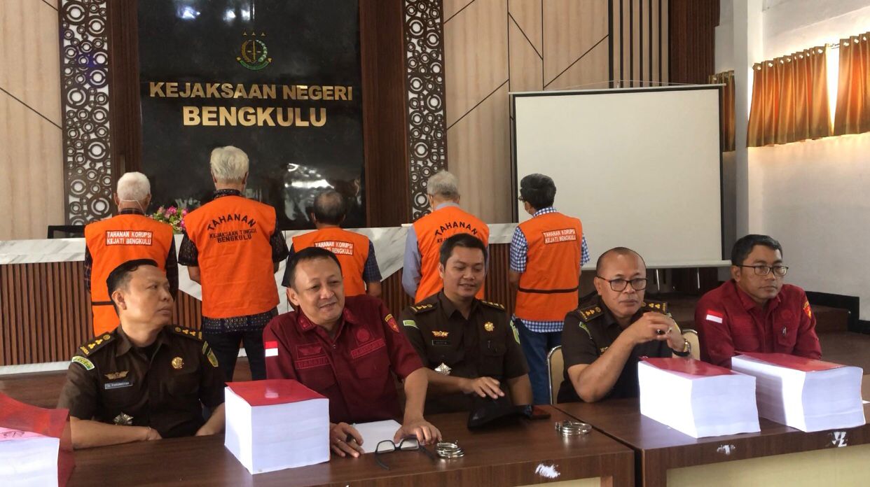 Lanjutan Kasus Korupsi PAD Mega Mall dan PTM, 5 Tersangka Dilimpahkan ke JPU