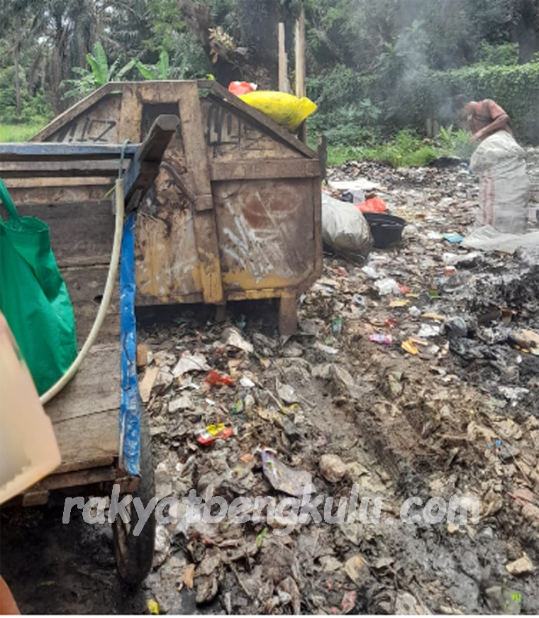 Masih Ada Tumpukan Sampah di Sini