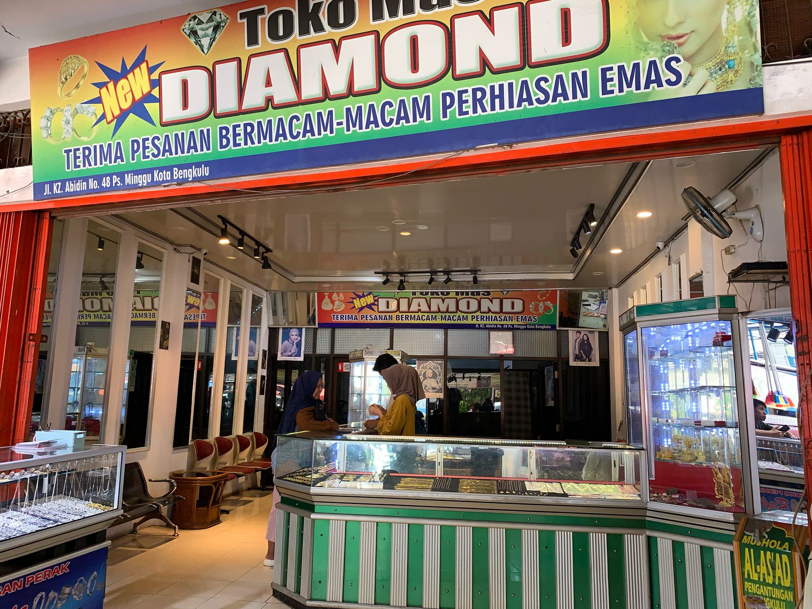 Harga Emas Tembus Rp1,9 Juta per Gram, Warga Bengkulu Ramai-Ramai Borong Antam