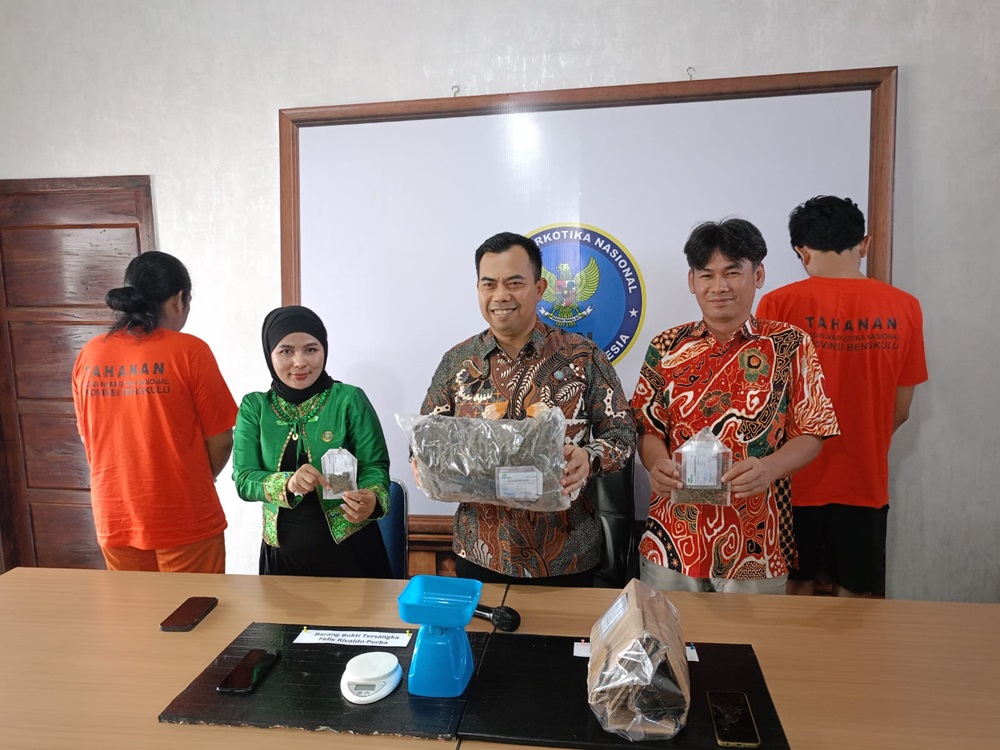 BNNP Bengkulu Ungkap Peredaran Narkoba, Dua Mahasiswa Ditangkap Beserta Barang Bukti 2 Kilogram Ganja