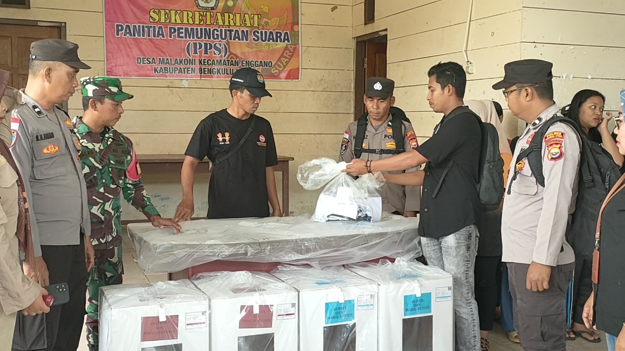 KPU Bengkulu Utara Pastikan Logistik Pemilu di Kecamatan Enggano dan Lebong Tandai Telah Tiba di TPS