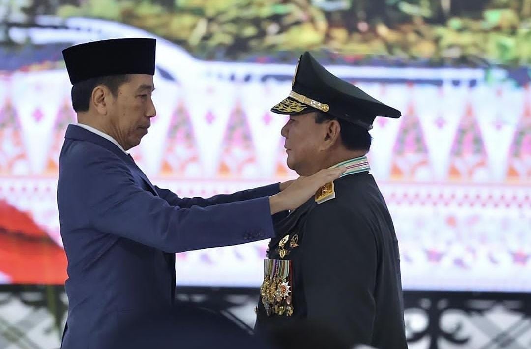 Presiden Joko Widodo, Anugerahkan Kenaikan Pangkat Instimewa Jendral Bintang 4 kepada Prabowo Subianto 