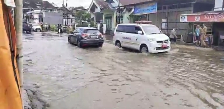 Hujan Lebat Sebabkan Banjir di Dua Kelurahan, Ini Daerah Langganannya