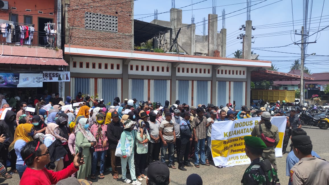 Tim Paslon 02 Demo Lagi di Bawaslu Bengkulu Selatan, Protes 20 Laporan Dihentikan