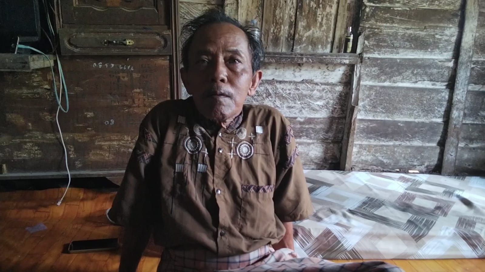 Kisah Pilu Pria Paruh Baya di Bengkulu, Tinggal di Gubuk yang Menyatu dengan Kandang Ayam Demi Bertahan Hidup