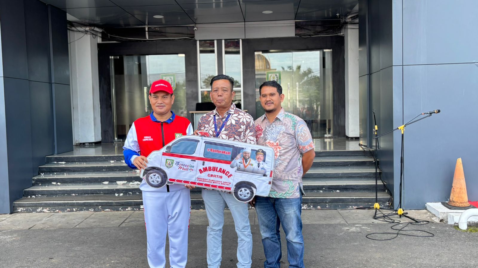 PT Impian Bengkulu Indah Hibahkan Ambulans, Pemprov Bengkulu Apresiasi Dukungan Kesehatan Masyarakat