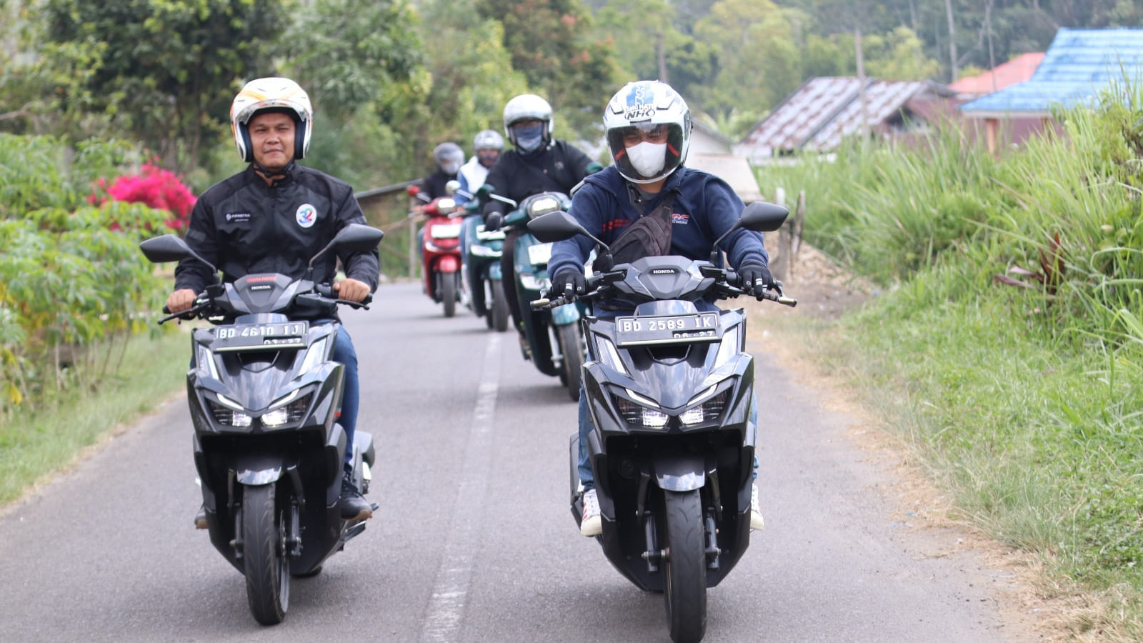 Tips Aman Mendahului Kendaraan di Jalan dari Astra Motor Bengkulu